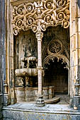 Il monastero di Batalha o convento de Santa Maria da Vitria. Chiostro di Giovanni I (chiostro reale). Lavabo.